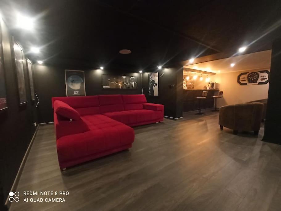 Charmante Maison Avec Piscine Chauffee, Salle De Cinema Et Bar Auffargis