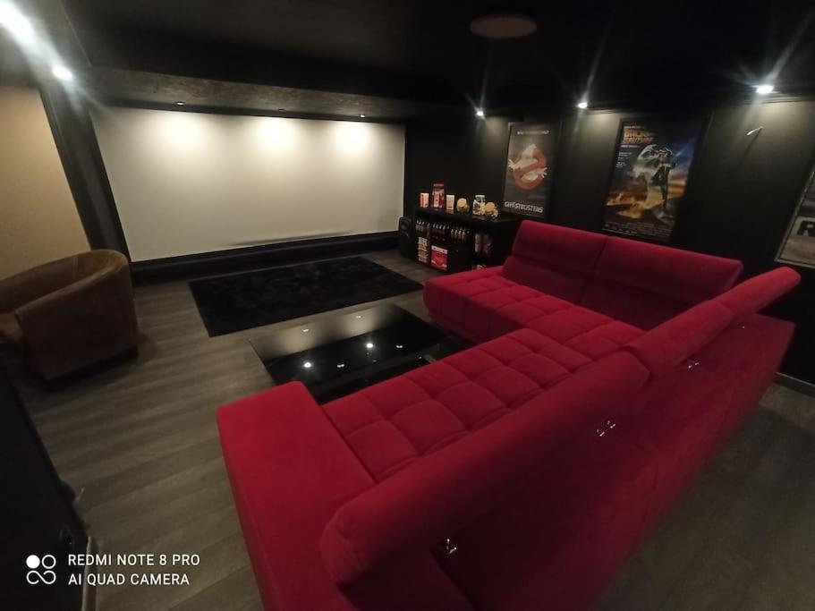 Villa Charmante Maison Avec Piscine Chauffee, Salle De Cinema Et Bar *